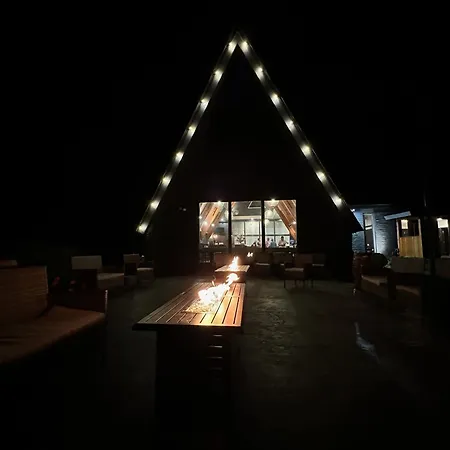 Birch Ridge Mountain Lodge: Exclusive Group Retreat with 11 Rooms